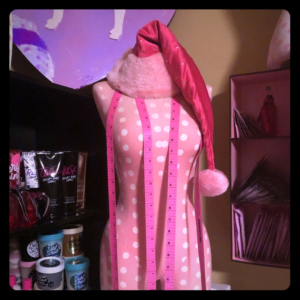 Vs pink display mannequin